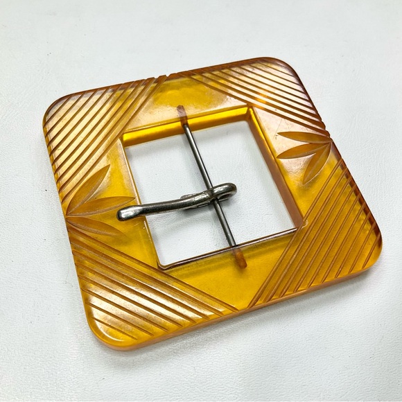 Art Deco Bakelite Carved Apple Juice Large Buckle - Picture 3 of 6